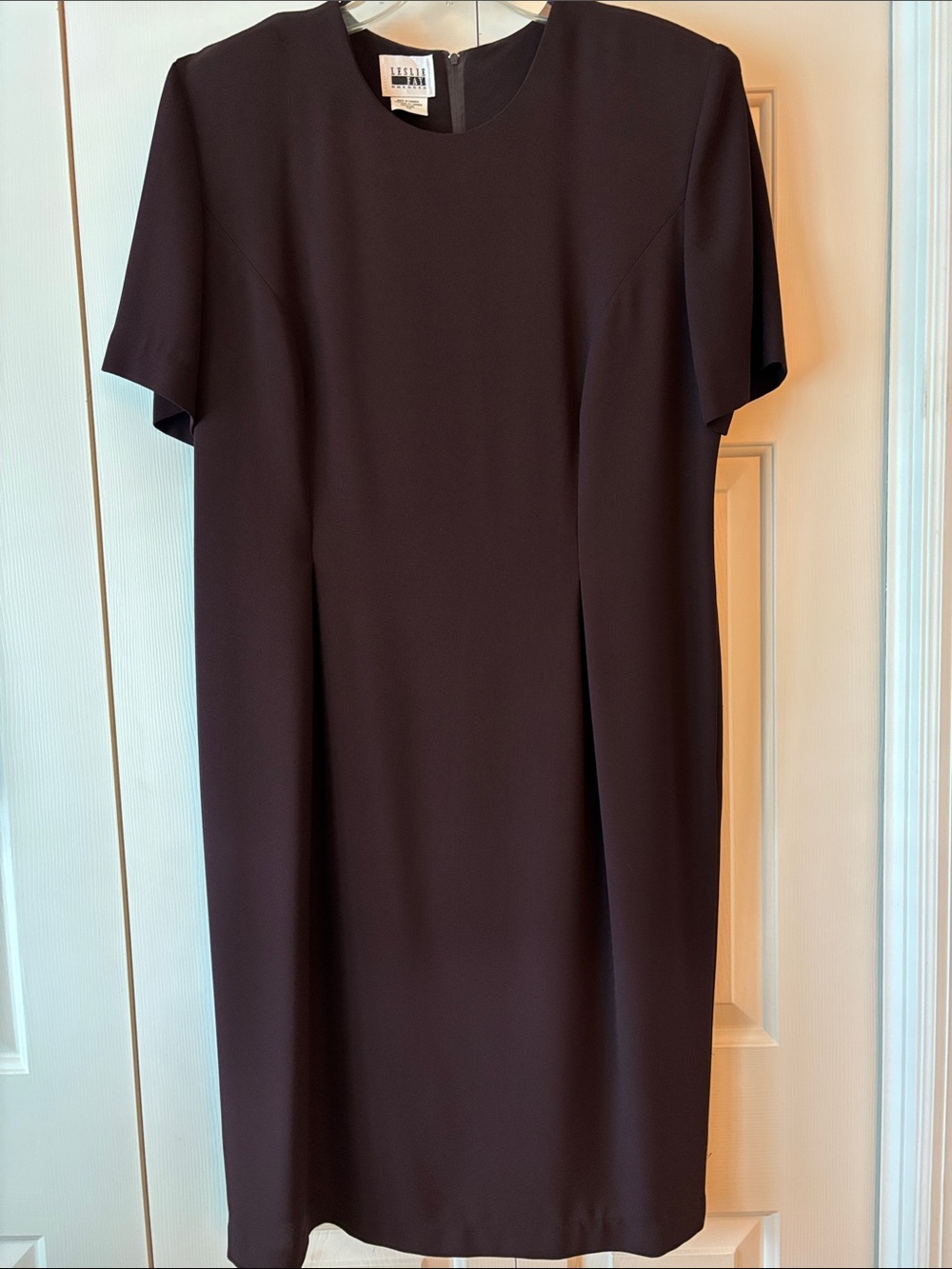 Leslie Fay Short Sleeve Shift Dress in Deep Brown